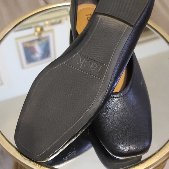 Women's Black Leather Flats by Nordstrom Rack No Size Label But Is Like 8.5 - Picture 3 of 4
